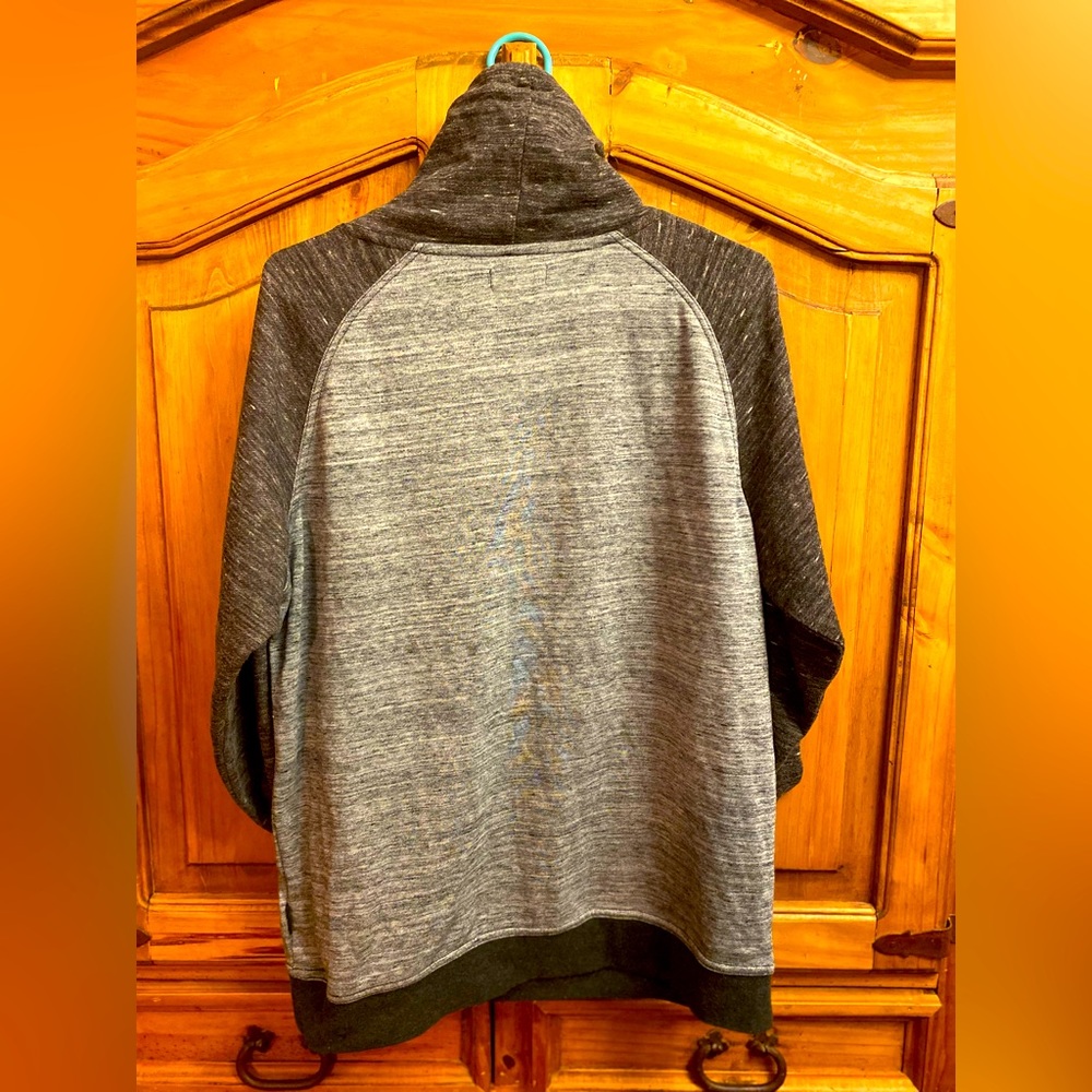 Ocean Current Sweater Size Medium - image 5